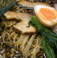 「八つ葉BLACK (大盛)600円」@麺匠 八つ葉 ラーメン劇場の写真