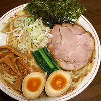 「陣太麺 680円 大盛 200円」@らーめん陣の写真