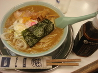 「大勝軒（らーめん・中盛）+黒烏龍茶」@らーめん 凌駕の写真