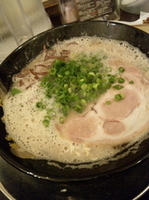 「ラーメン+から揚げ+ビール」@博多一幸舎 京都拉麺小路店の写真