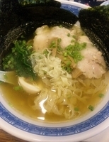 「ラーメン（ピロピロ麺+替え玉サービス・極細麺）700円+のり10」@ラーメン サム吉の写真