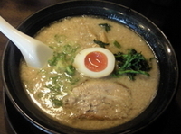 「本丸らーめん」@麺創房 無敵家の写真