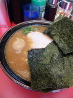 「ラーメン中盛り 味玉 のり増し【値段忘れました】」@ラーメン杉田家の写真