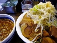 「つけ雷・中【野菜マシ・ニンニク】（800円）+半豚増し（100円」@雷 北松戸本店の写真