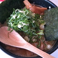 「熱血醤油（￥650）ネギ大盛（￥100）替玉（￥100）」@熱血らーめん 遊びじゃネェんだよ!の写真