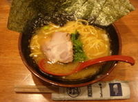 「ラーメン（並・麺固め）+のり（3枚）」@濃厚豚骨醤油ラーメン 太龍軒 恵比寿本店の写真