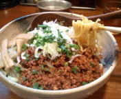 「ジャージャーメン700円+半ライス100円」@山中房の写真