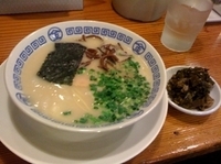 「博多まるきんラーメン+辛子高菜」@博多まるきんラーメン 横浜港北店の写真
