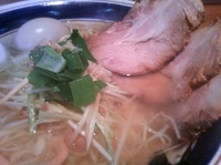 「塩ネギ大将大盛+味玉+厳選チャーシュー（￥850+￥100+￥3」@支那そば 阿波家の写真