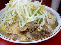 「小豚ニンニクヤサイ」@ラーメン二郎 湘南藤沢店の写真