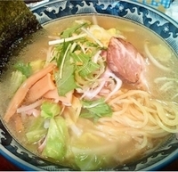 「塩そば+ベーコンキャベツ+自家製チャーシューと水菜のピラフ（小）」@麺屋 鎌倉山の写真