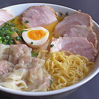 「正油チャーシューワンタンメン（大盛、麺硬め）」@再来軒の写真