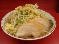 「豚入り（750円）」@ラーメン二郎 湘南藤沢店の写真