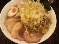 「煮魚出汁らーめん 全部のせ」@つけめん 美豚 蓮田店の写真