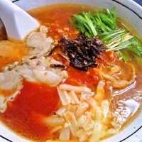 「塩ラーメン ～赤のWソース～」@ラーメン駿河の写真