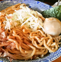 「燻玉油そば・大盛 + スープ付き ￥900」@麺や 璃宮の写真