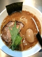 「やまらぁ+玉」@麺 やまらぁの写真