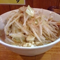 「ラーメン豚1枚（ニンニク少し・ヤサイマシ・背脂マシ）￥650」@めん屋 大仙の写真