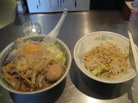 「油ラーメン（20食限定）大盛り（ヤサイニンニクアブラ）」@らーめん大 蕨店の写真