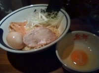 「あぶらそば 550円+ 大盛100円 +味玉100生円 +生たま」@熊祥の写真