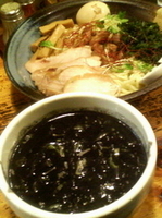 「黒つけ麺+全部のせ」@鶏の穴の写真