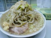 「塩ラーメン（ヤサイマシ・ニンニク・アブラ）600円+タマネギ・こ」@ラーメン大 我孫子店の写真