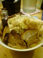 「豚入りらーめん（野菜・ニンニク・アブラ）830円」@らーめん 影武者 外伝の写真