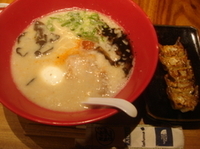 「赤丸かさね味（ハリガネ）+半熟塩玉子+博多ひとくち餃子（ハーフ）」@博多一風堂 五反田店の写真