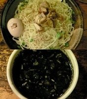 「黒つけ+味付け玉子（Ｍｙ箸サービス）」@鶏の穴の写真