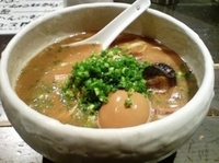 「掛け豚そば（850円）+玉子（100円）+替え玉（100円）」@俺の空 池袋店の写真