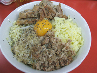 「汁なし+豚増し+ニンニク+野菜」@らーめん豚喜の写真