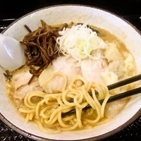 「中華そば（大盛）+チャーシュー+木耳+ワンタン 650円+100」@GOODMENの写真