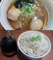 「醤油らーめん半熟味付玉子入り+静岡駿河産直送釜揚げしらすご飯」@麺処 びぎ屋の写真