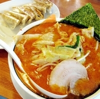 「ダブルこってり辛味噌ラーメン+クーポンで焼餃子無料+ライス無料」@らーめん屋 あじとら 行田店の写真