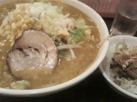 「みそらーめん800円+ミニチャーシュー丼（サービス）」@ラーメン漢の写真