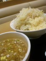 「つけ麺（並）ニンニクW 野菜」@ジャンクガレッジ イオンレイクタウンmori店の写真