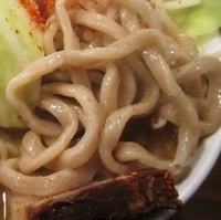 「エビースター大麺（ニンニク一味）・ランチサービス半ライス 850」@らぁめん大山 神田店の写真