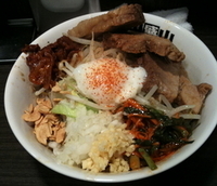 「豚まぜそば（にんにく）980円」@山盛山の写真