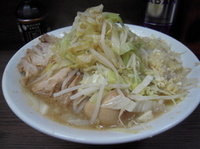 「大ブタラーメン（ヤサイ+ニンニクマシマシ+味玉）」@ラーメン二郎 横浜関内店の写真