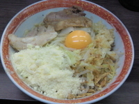 「小汁なし+粉チーズ（ニンニク）」@ラーメン二郎 横浜関内店の写真