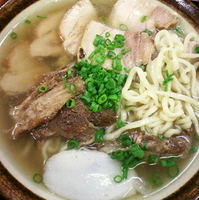 「ソーキそば（麺硬め・あっさりスープ）¥750 肉増し¥200」@沖縄そば 南風の写真