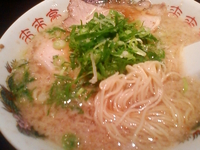 「ラーメン（背脂多め）+味玉（ランチ定食メニューにつき830円+1」@来来亭 相武台店の写真