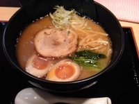 「醤油豚骨らーめん」@らーめん 嘉究の写真