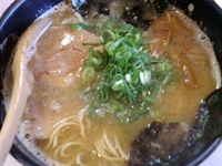 「熱血醤油650円+半ライス50円」@熱血らーめん 遊びじゃネェんだよ!の写真