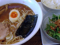 「煮干しらーめん+ランチ（ライス+サラダ）680円」@らーめん工房 Daichanの写真