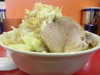 「ラーメン+野菜・ニンニク・カラメ 「700円+無料」」@モッコリ豚の写真