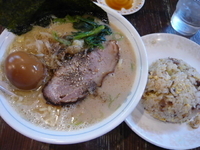 「熟成醤油+味玉+ランチチャーハン」@ラーメン本舗。の写真