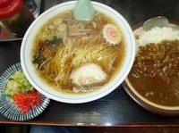 「ラーメンと半カレーのセット」@中華料理 山海珍の写真