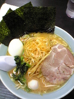 「ネギラーメン中」@壱七家 本厚木店の写真