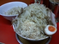 「ラーメン 700円 + 豚 200円 （ヤサイWより少し多め、ニ」@モッコリ豚の写真